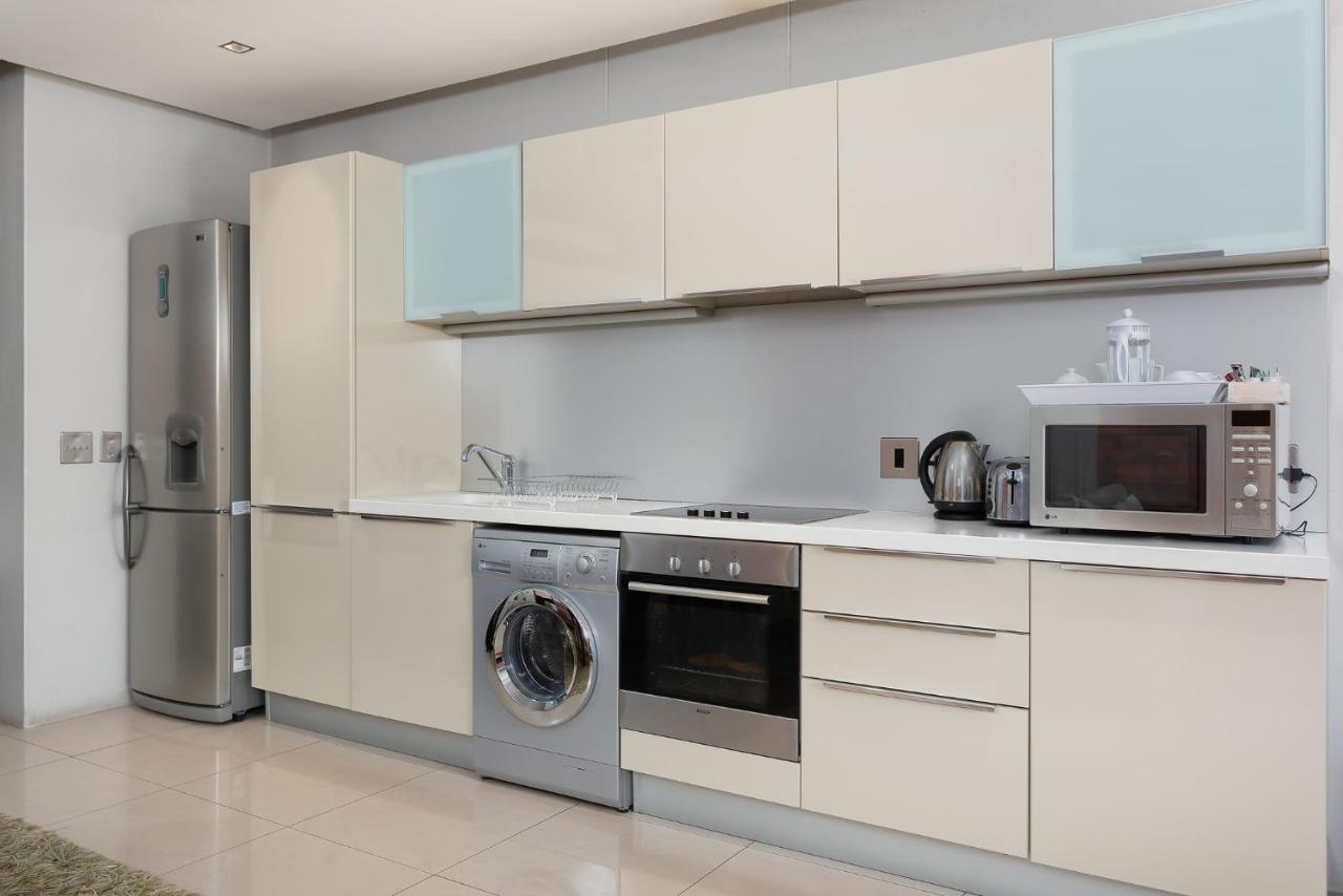 Metropolis Luxury Apartments Кейптаун Екстериор снимка